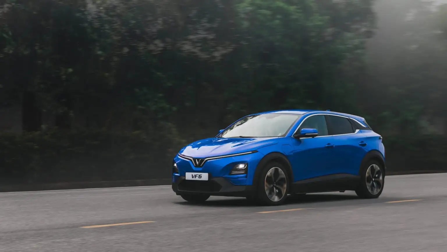 VF6 Lifestyle 01 scaled 1 1536x866 1