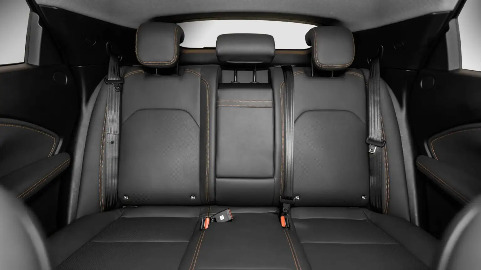 VF6 Lifestyle 05 scaled 1 1536x863 1